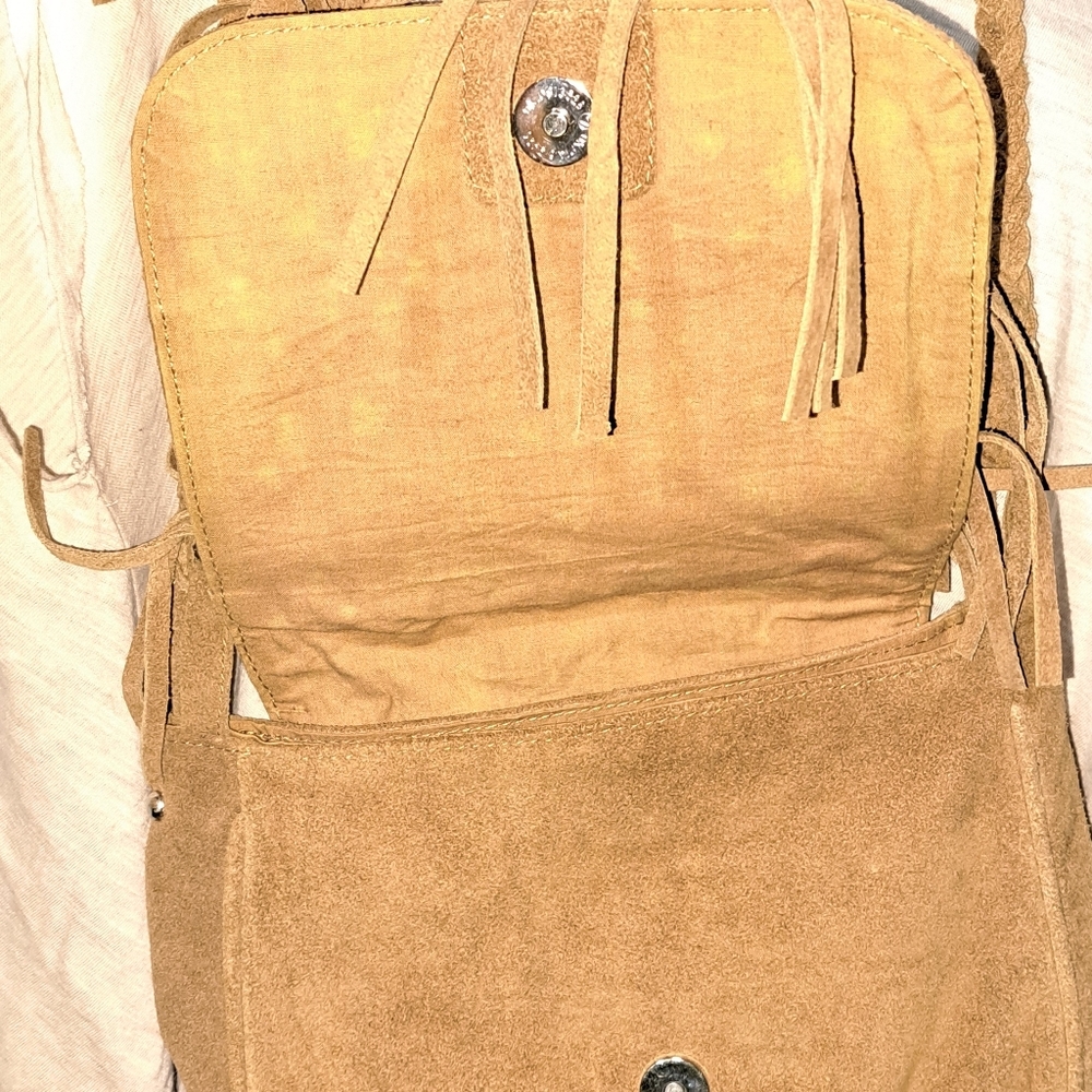 #070 MO & Co Fringe Tan Saddle/Crossbody Bag - Picture 10 of 10